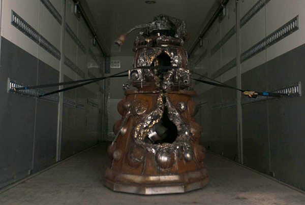 The damaged Recon Dalek prop is reused.